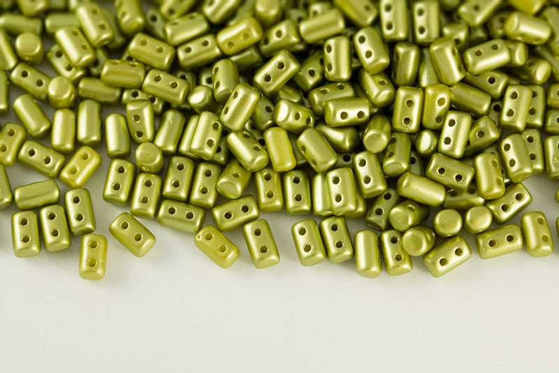 Rulla 5×3mm Pastel Lime 2-Hole Czech Beads