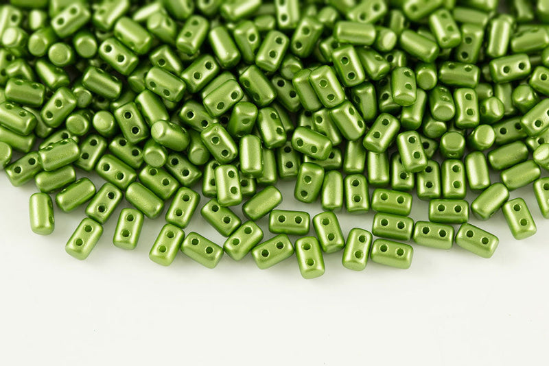 Rulla 5×3mm Pastel Olivine 2-Hole Czech Beads