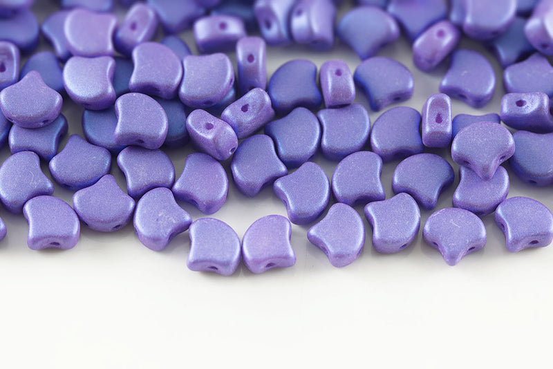GINKO 7.5×7.5mm Chatoyant Lavender 2-Hole Czech Beads
