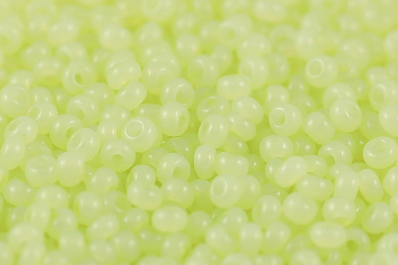 Preciosa Rocailles 11/0 Opal Dyed Fruit Green col.02253