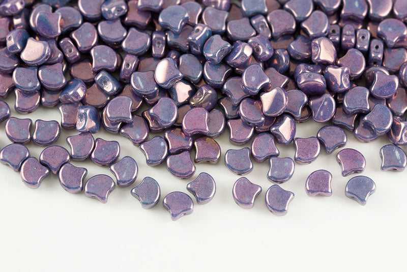 Ginko 7.5×7.5mm Vega On Chalk 2-Hole Czech Beads
