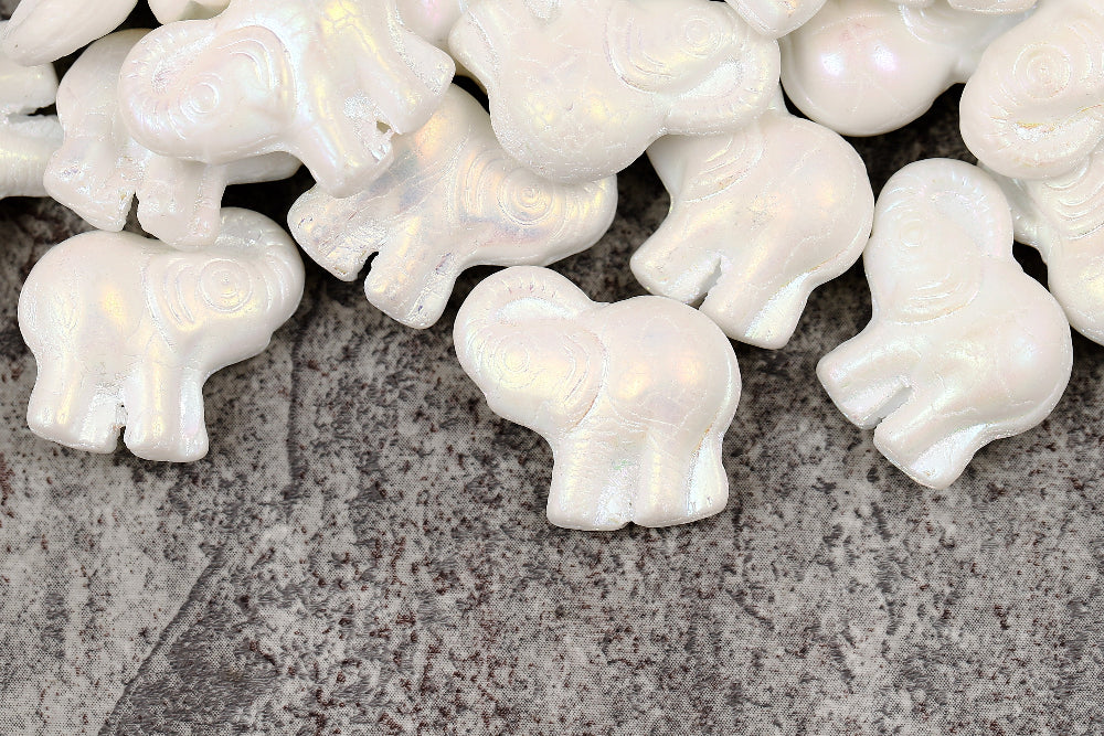 Elephant 20×21 mm Alabaster AB Full 1-Hole Czech Beads