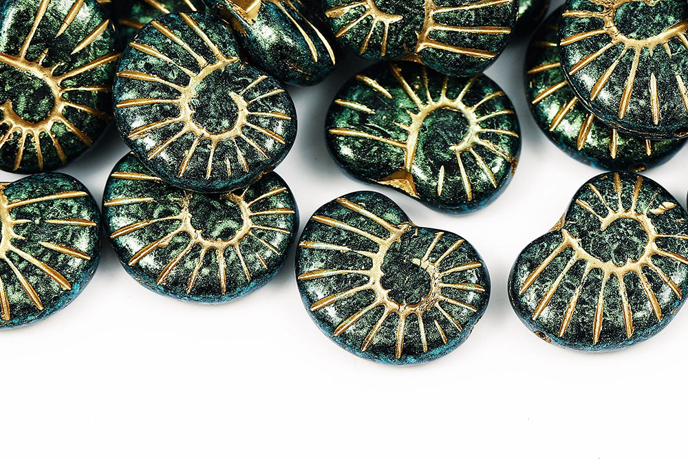 Nautilus 17×13mm Polychrome Chameleon Green With Gold 1-Hole Czech Beads