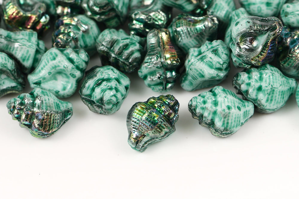 Conch 15×12mm Alabaster Vitrail Mottled Green 1-Hole Czech Beads