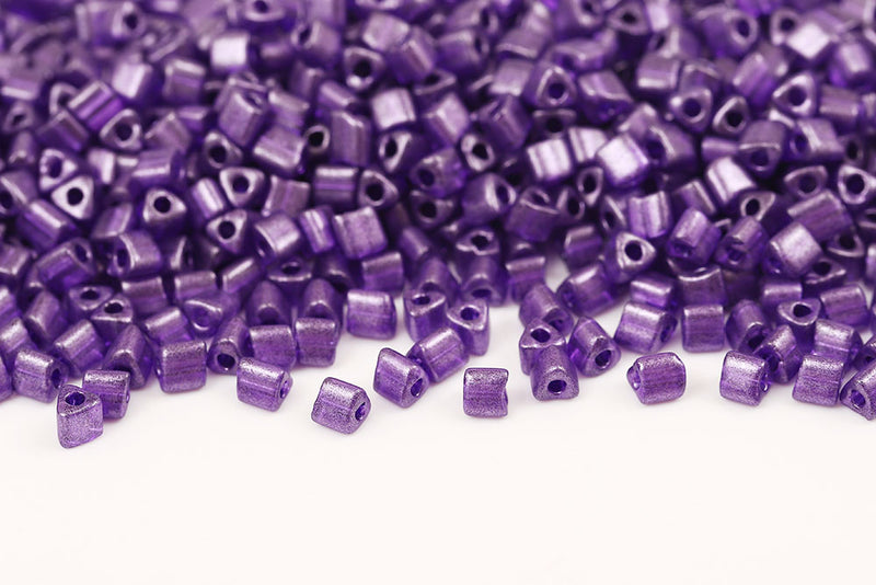 Preciosa Triangles 3.5×3.5mm Violet Matt Metallic Col.18928