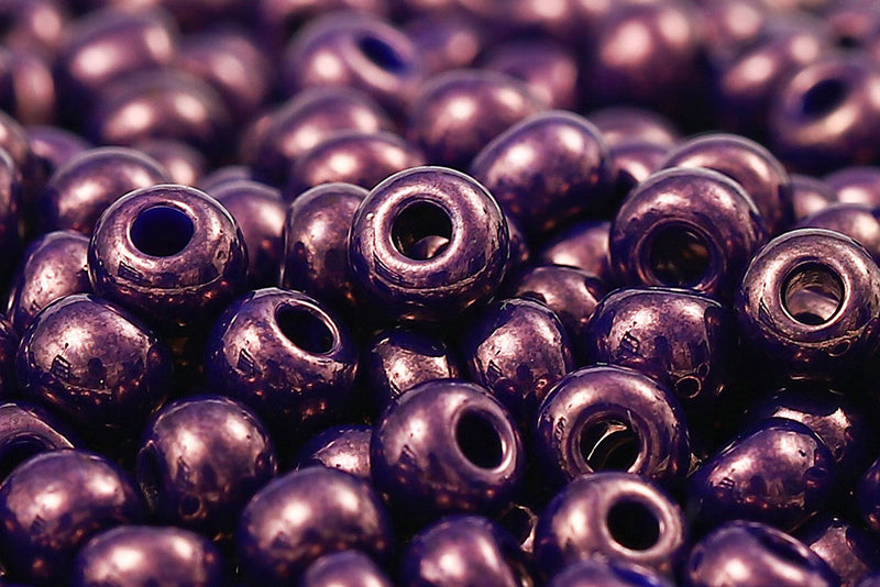 Preciosa Rocailles 11/0 Dark Purple Lustered col.33062