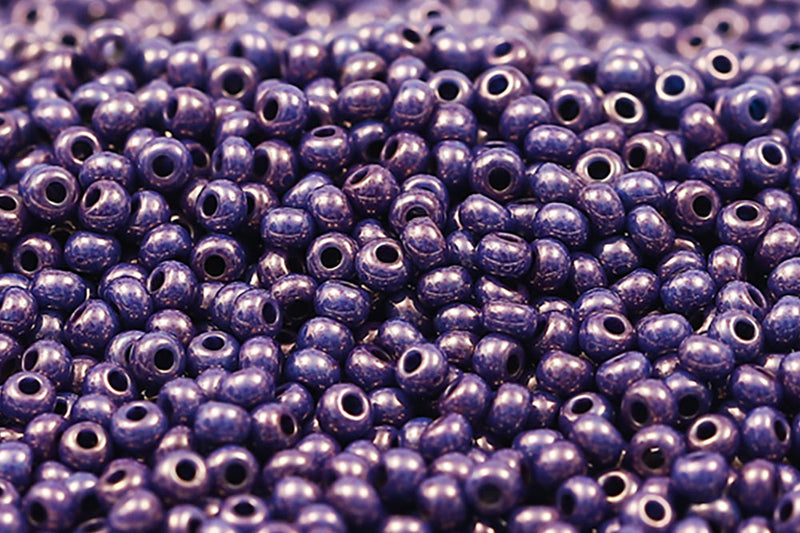 Preciosa Rocailles 6/0 Opaque Gray Purple Luster col.63022