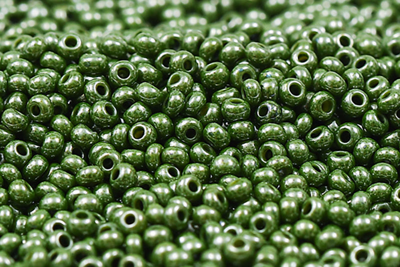 Preciosa Rocailles 6/0 Opaque Light Green Luster col.83113
