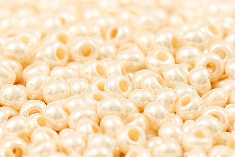 Preciosa Rocailles 8/0 Eggshell col.46112