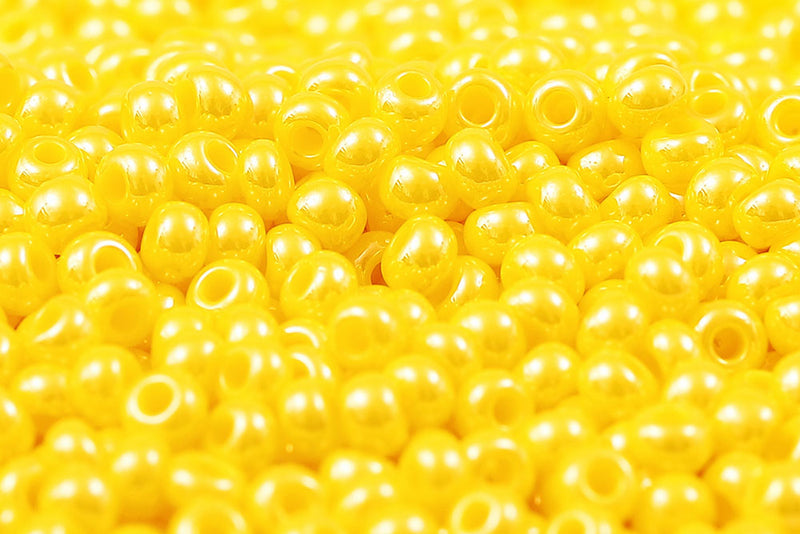 Preciosa Rocailles 6/0 Opaque Yellow Luster col.88130
