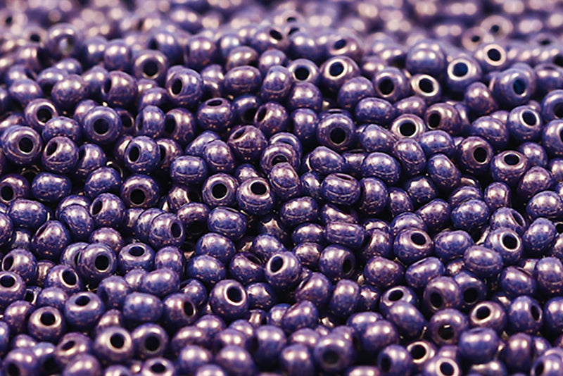Preciosa Rocailles 11/0 Opaque Gray Purple Luster col.63022