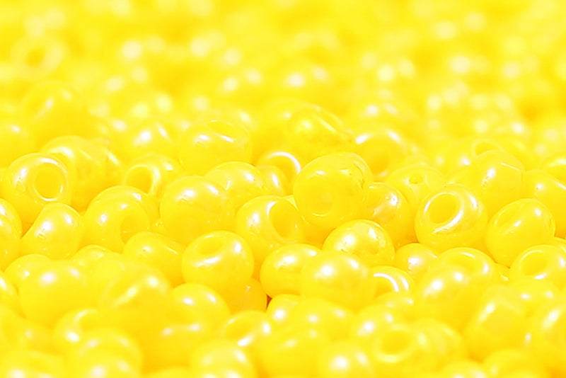 Preciosa Rocailles 8/0 Opaque Lemon Rainbow col.84110