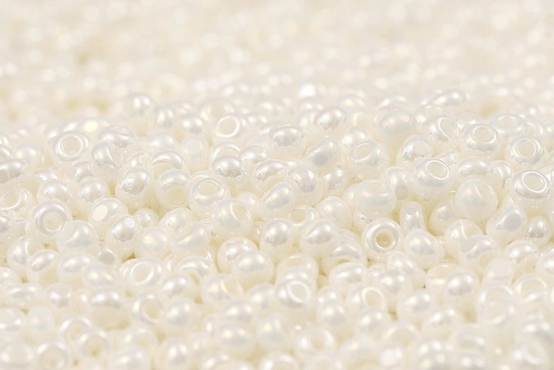 Preciosa Charlottes 11/0 Opaque Sfinx White col.46102