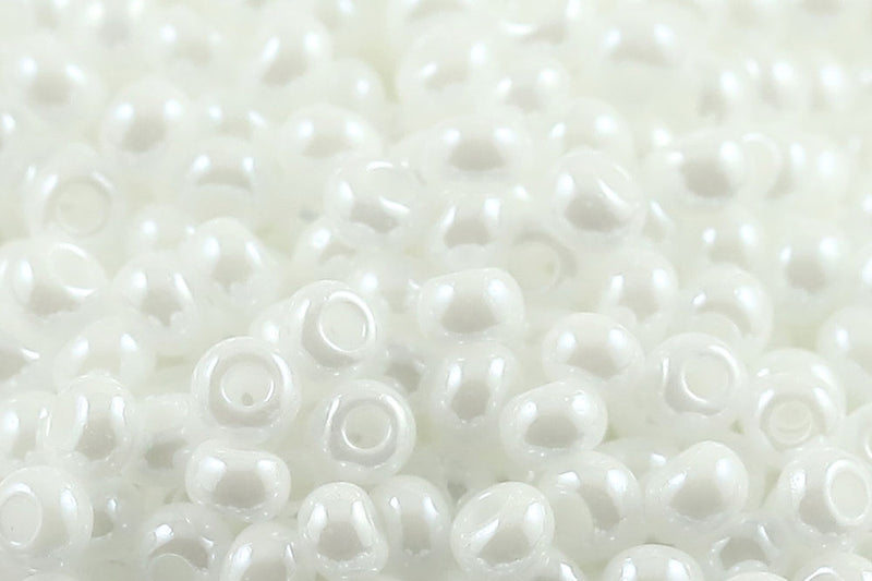 Preciosa Rocailles 8/0 Opaque Sfinx White col.46102