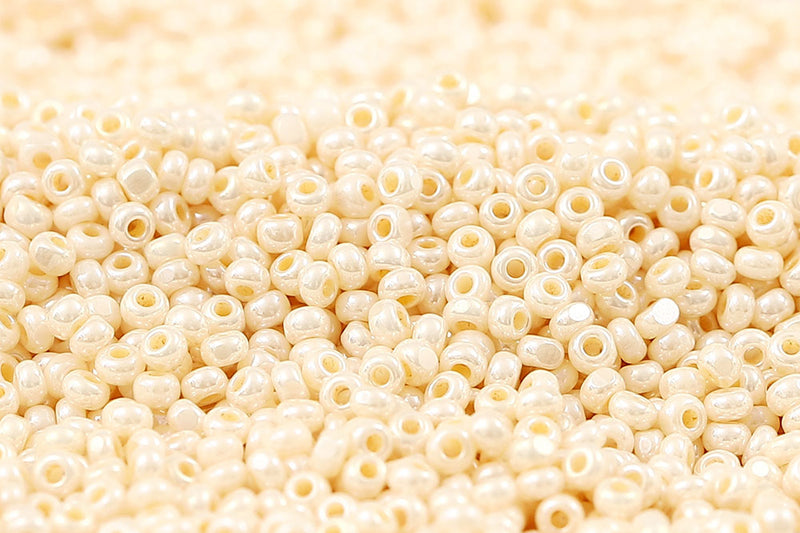 Preciosa Charlottes 13/0 Eggshell col.46112