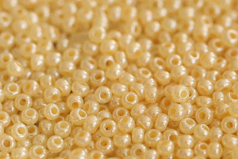 Preciosa Rocailles 10/0 Pearl Beige col.47112