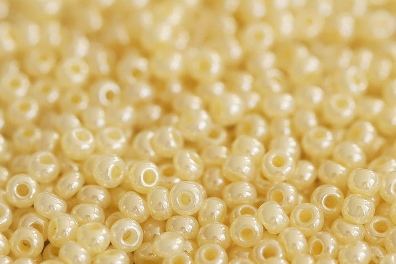 Preciosa Rocailles 10/0 Pearl Dark Cream col.47185
