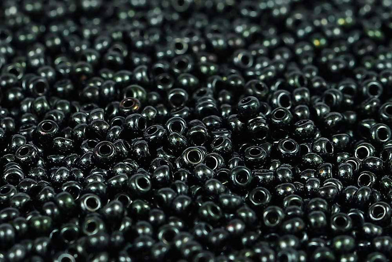 Preciosa Rocailles 11/0 Opaque Metallic black green Lustered col.49055
