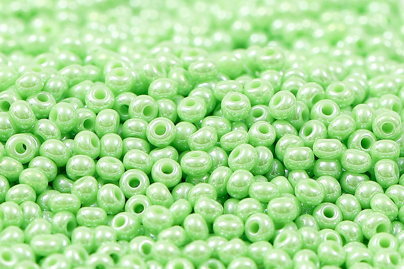 Preciosa Rocailles 11/0 Opaque Lime Green Luster col.58410