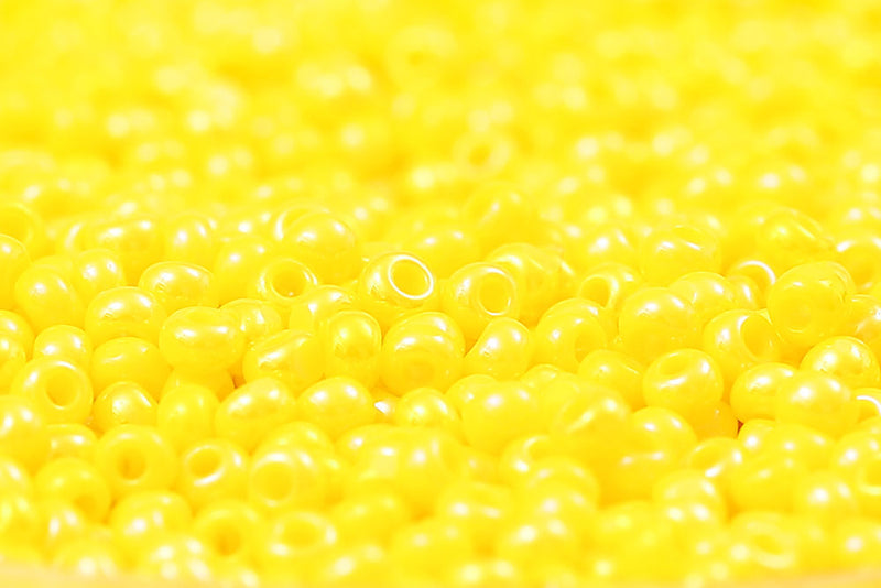 Preciosa Charlottes 11/0 Lemon Rainbow col.84110