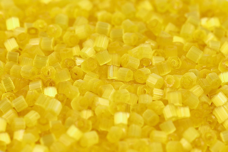Preciosa 2-Cut 11/0 Lemon Yellow Satin col.85011