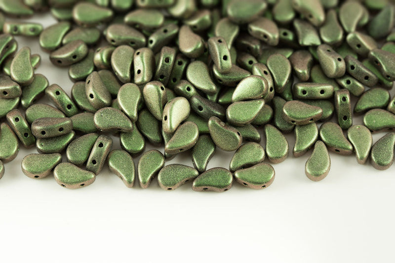 Flatduo 8×5mm Polychrome Chameleon Green 2-Hole Czech Beads