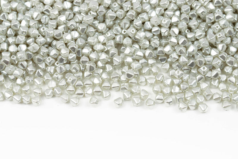Bicone 4×4mm Lt.gray Pearl 1-hole Czech Beads