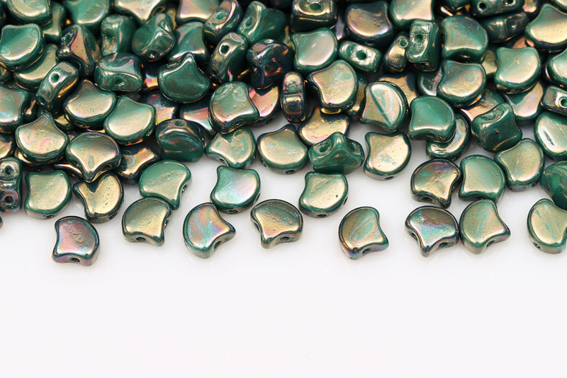 Ginko 7.5×7.5mm Turquoise Green Nebula 2-Hole Czech Beads