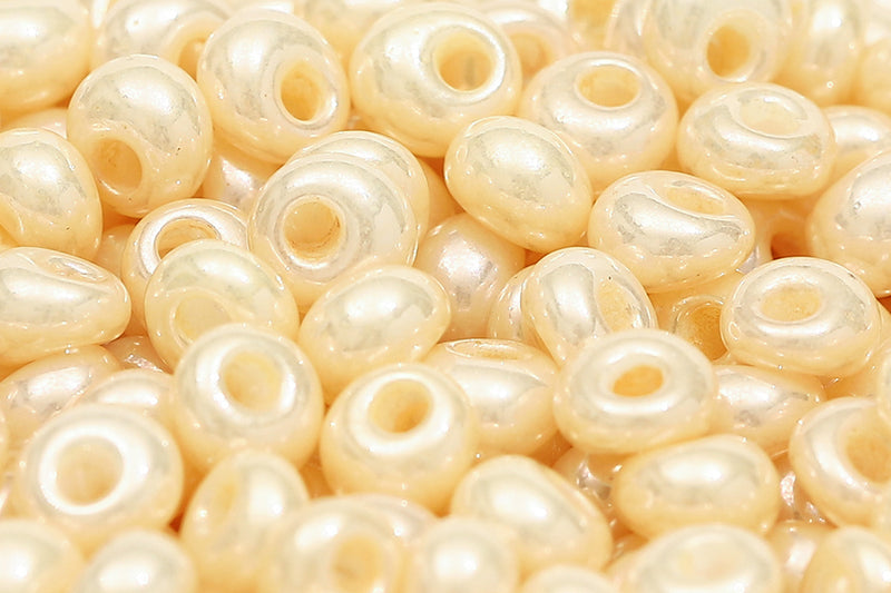 Preciosa Drops 5/0 Light Beige Opaque Ceylon col.47112