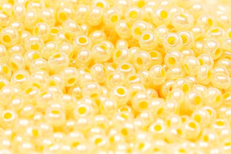 Preciosa Rocailles 11/0 Pearl Jonquil col.37386