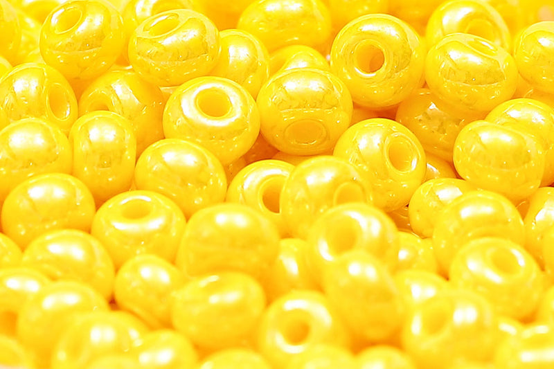Preciosa Rocailles 6/0 Opaque Lemon Luster col.88110