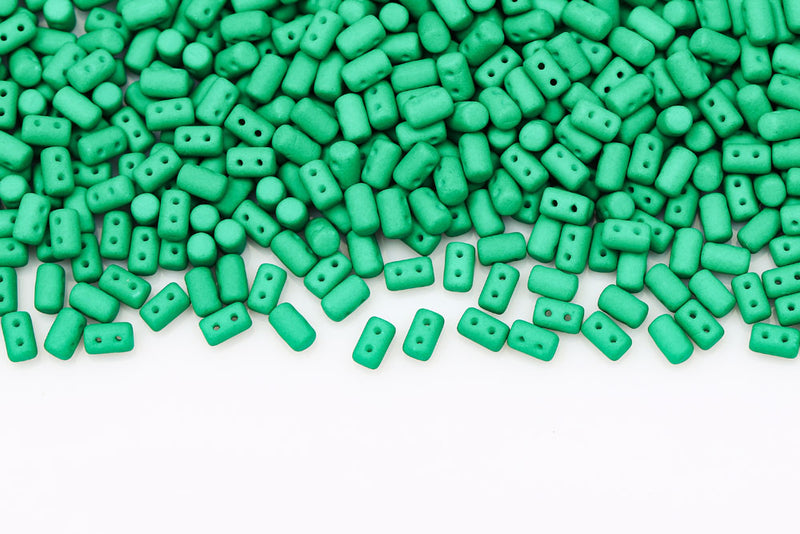Rulla 5×3mm Alabaster Dark Green Neon 2-Hole Czech Beads