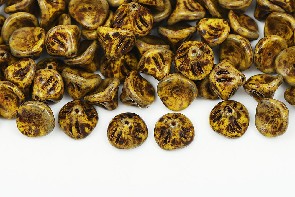 Daylily Flower 8×10mm Opaque Lemon Travetine 1-Hole Czech Beads