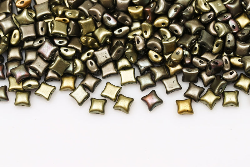 Wibeduo 8×8mm Crystal Gray Rainbow 2-hole Czech Beads